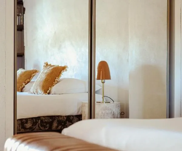 Chateau De La Vallade Guest house Saint-Porchaire