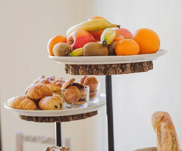 Chateau De La Vallade Guest house