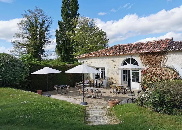 Pensión Chateau De La Vallade Saint-Porchaire